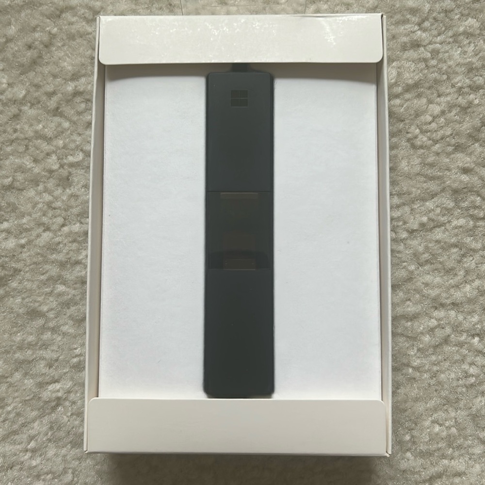 Microsoft Wireless Display Adapter - Picture 4 of 12